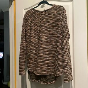 Doe and Rae light weight back zip top beige and black medium P2P 24 NWT